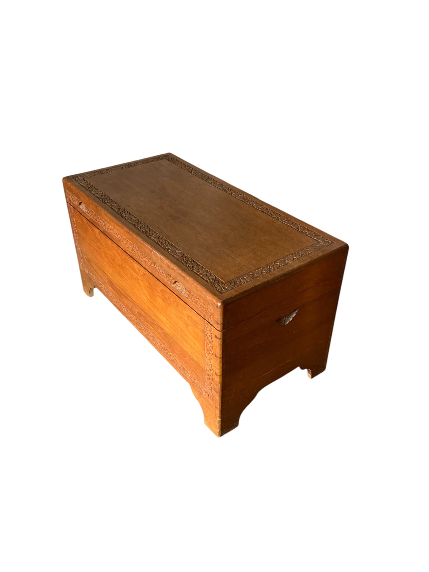 Camphor wood blanket chest or storage trunk Mid-20th-century Oriental or Singaporean design