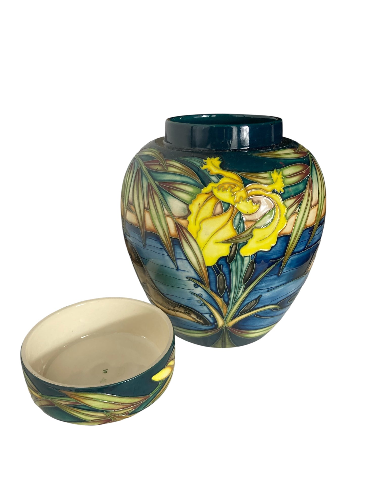 Moorcroft pottery 'Otters' ginger jar, designed by Sian Leeper