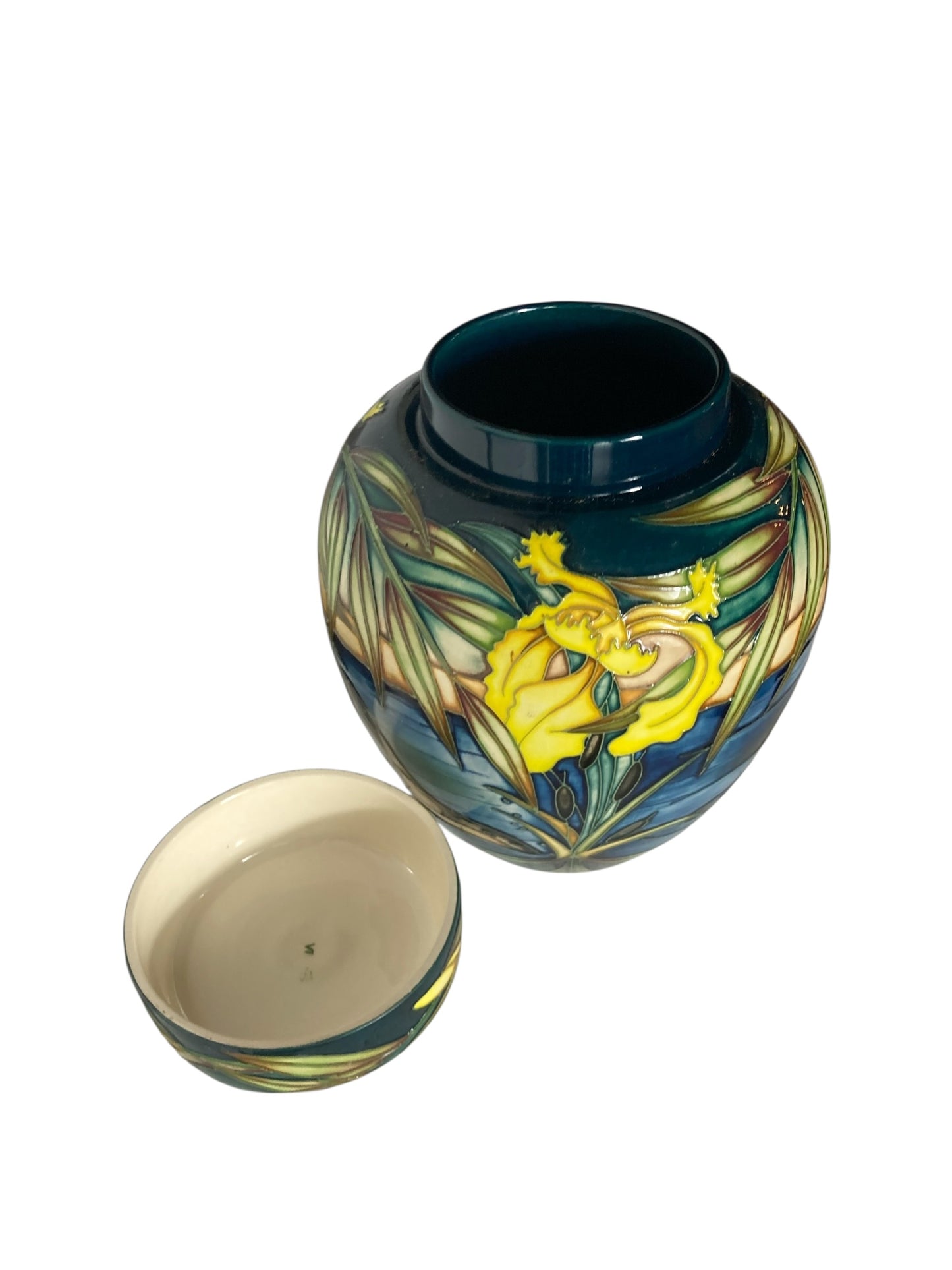 Moorcroft pottery 'Otters' ginger jar, designed by Sian Leeper