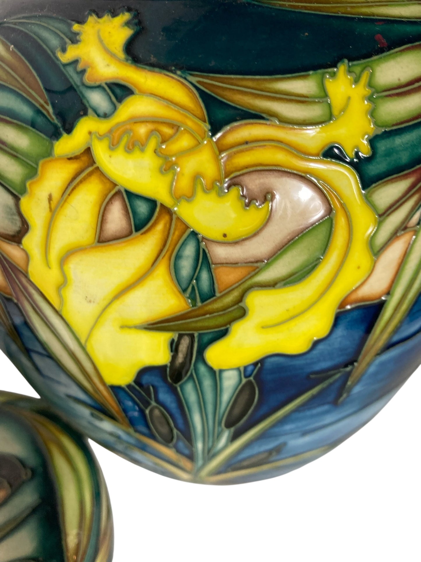 Moorcroft pottery 'Otters' ginger jar, designed by Sian Leeper
