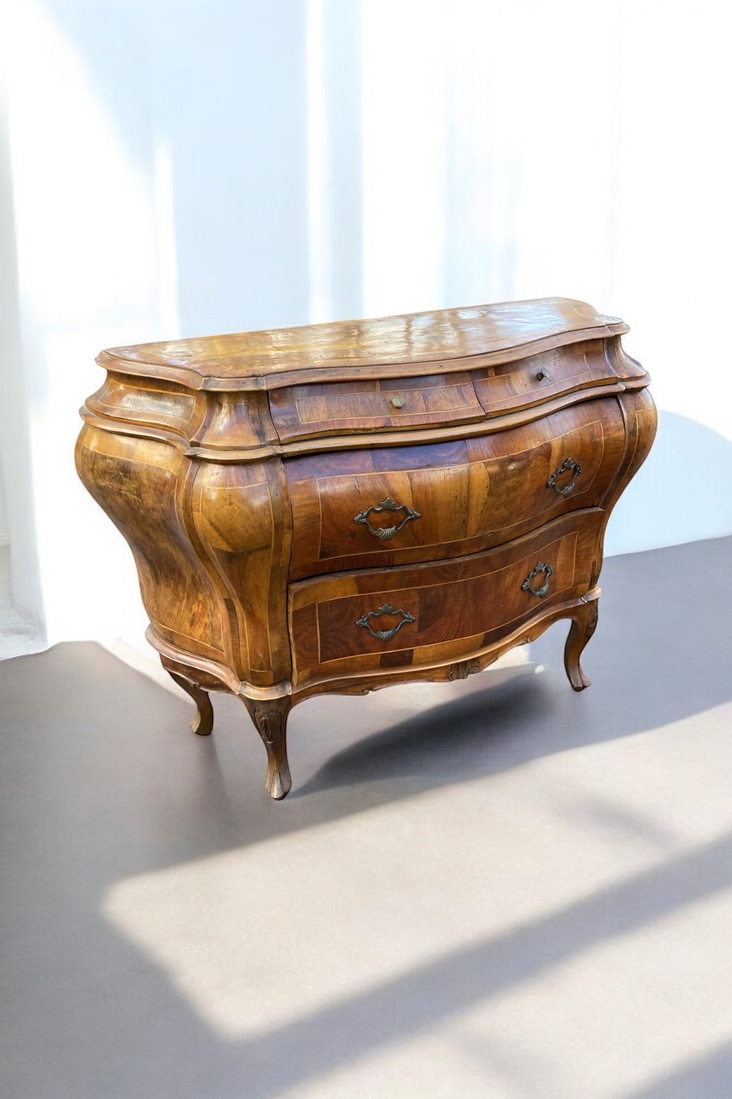 Italian Walnut Commode, chest of drawers 19th Century Bombe form