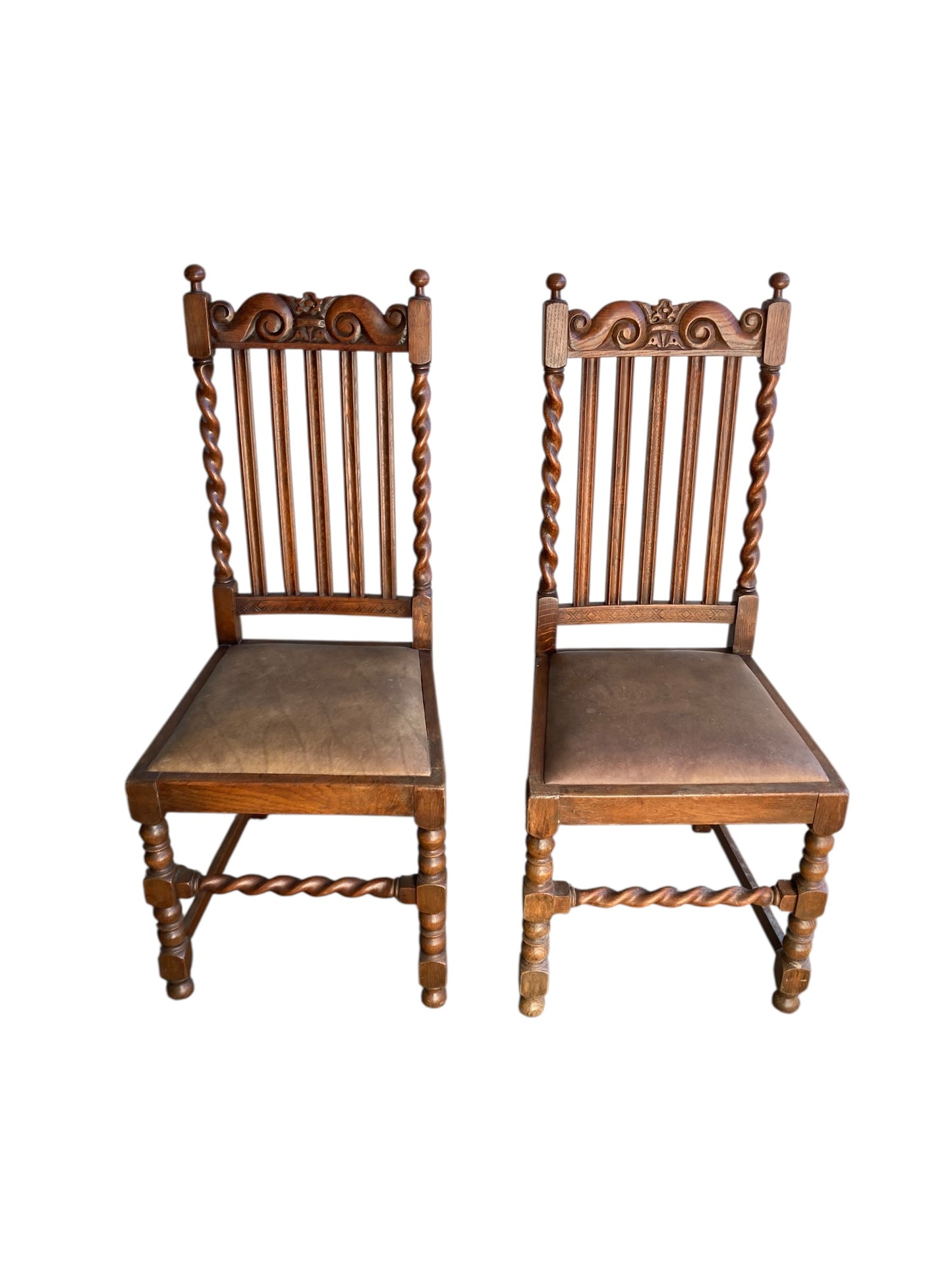 Pair of antique oak barley twist dining chairs dating from the late Victorian (c. 1880)to Edwardian (c. 1910–1920)eras.