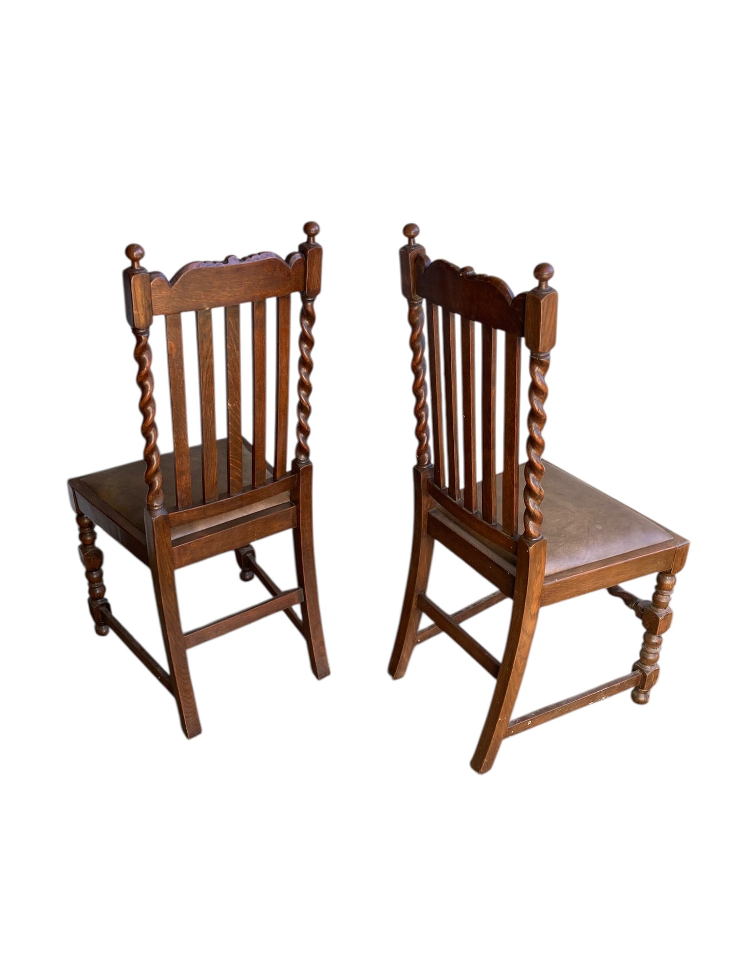 Pair of antique oak barley twist dining chairs dating from the late Victorian (c. 1880)to Edwardian (c. 1910–1920)eras.