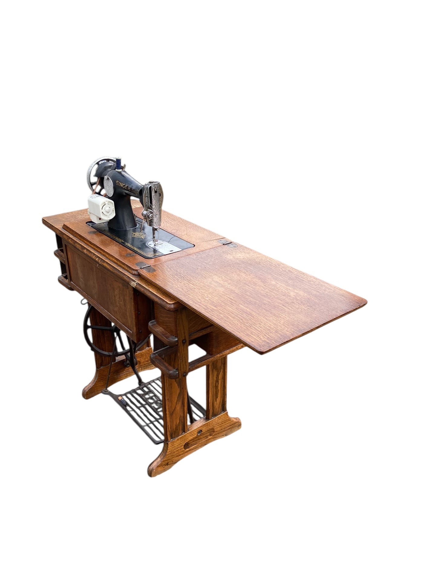 Vintage Singer treadle sewing machine, early 20th century, Operational