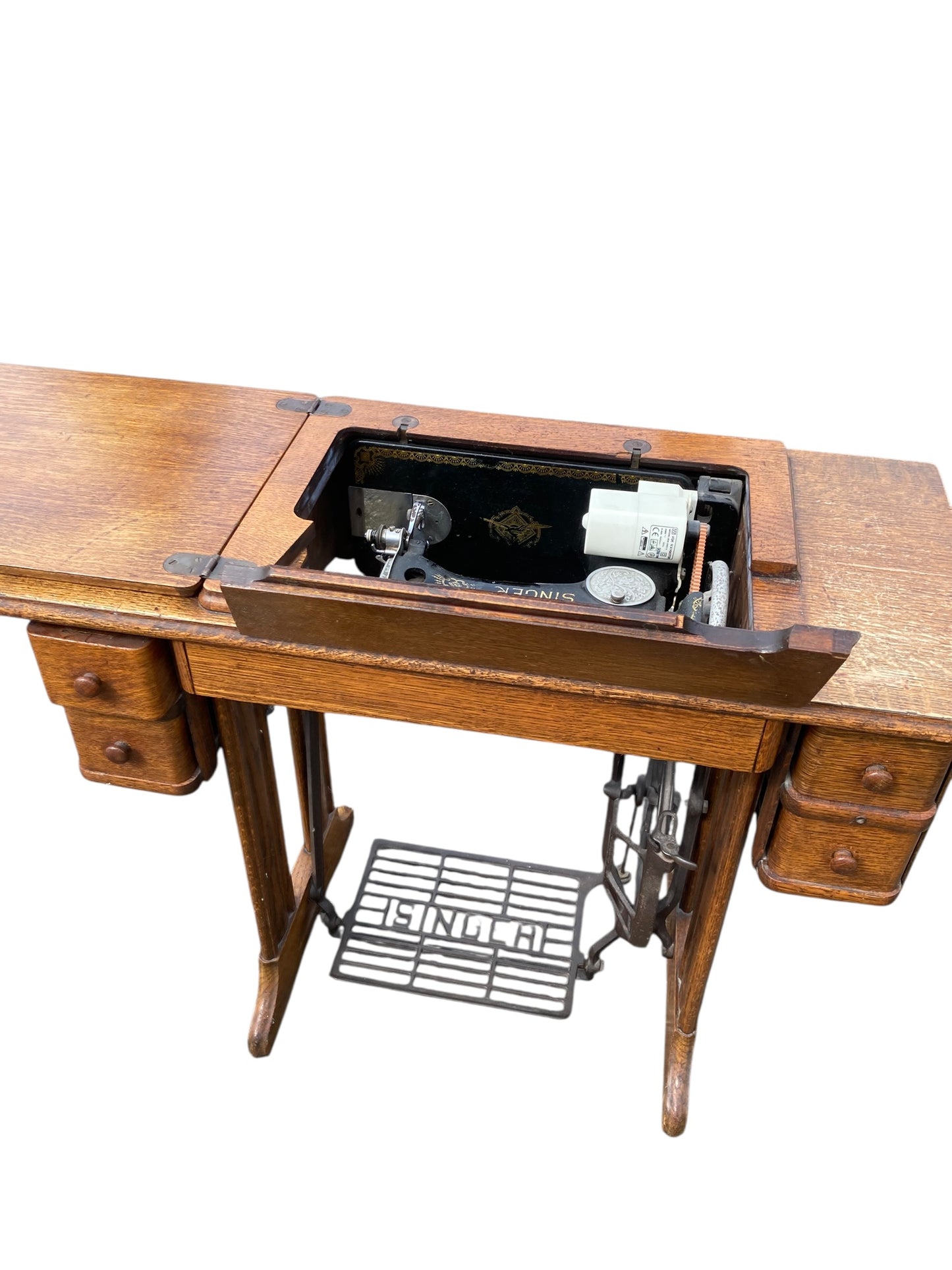 Vintage Singer treadle sewing machine, early 20th century, Operational