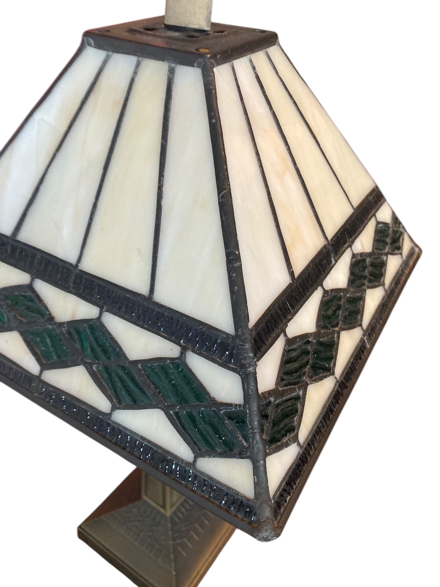 Art Deco-style table lamp in the Manor of Tiffany