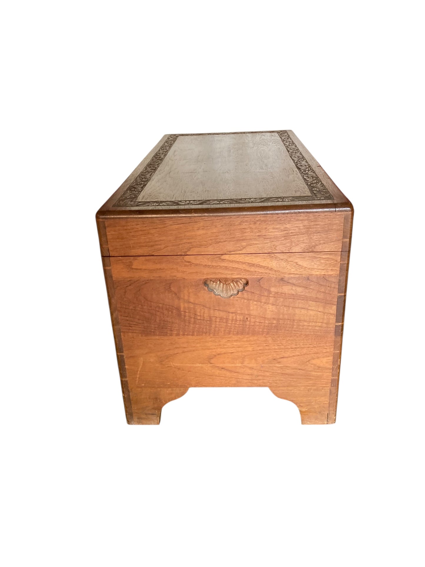 Camphor wood blanket chest or storage trunk Mid-20th-century Oriental or Singaporean design