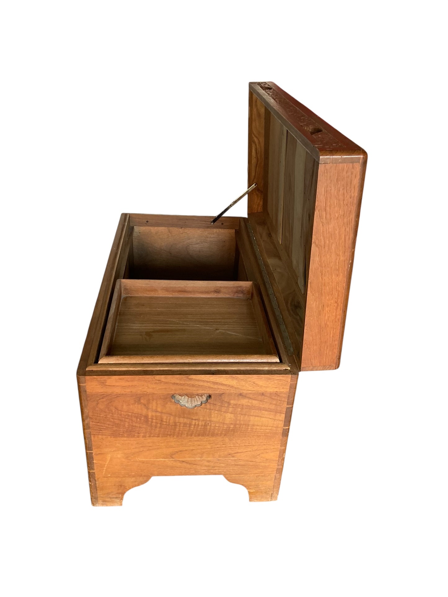 Camphor wood blanket chest or storage trunk Mid-20th-century Oriental or Singaporean design