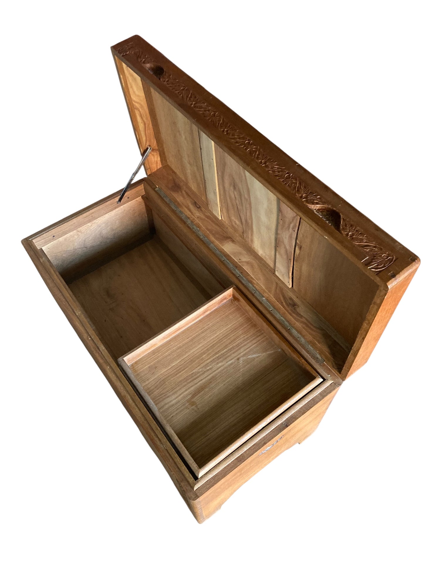 Camphor wood blanket chest or storage trunk Mid-20th-century Oriental or Singaporean design