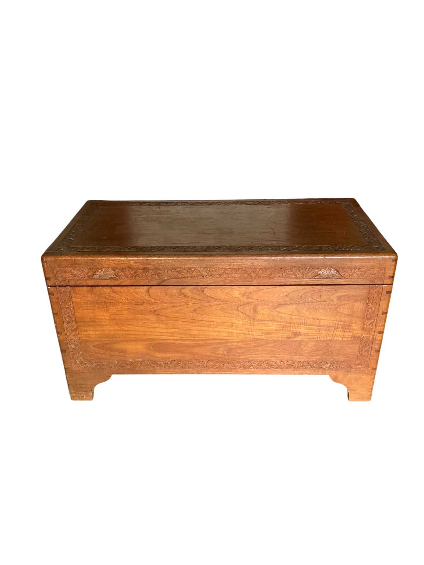 Camphor wood blanket chest or storage trunk Mid-20th-century Oriental or Singaporean design