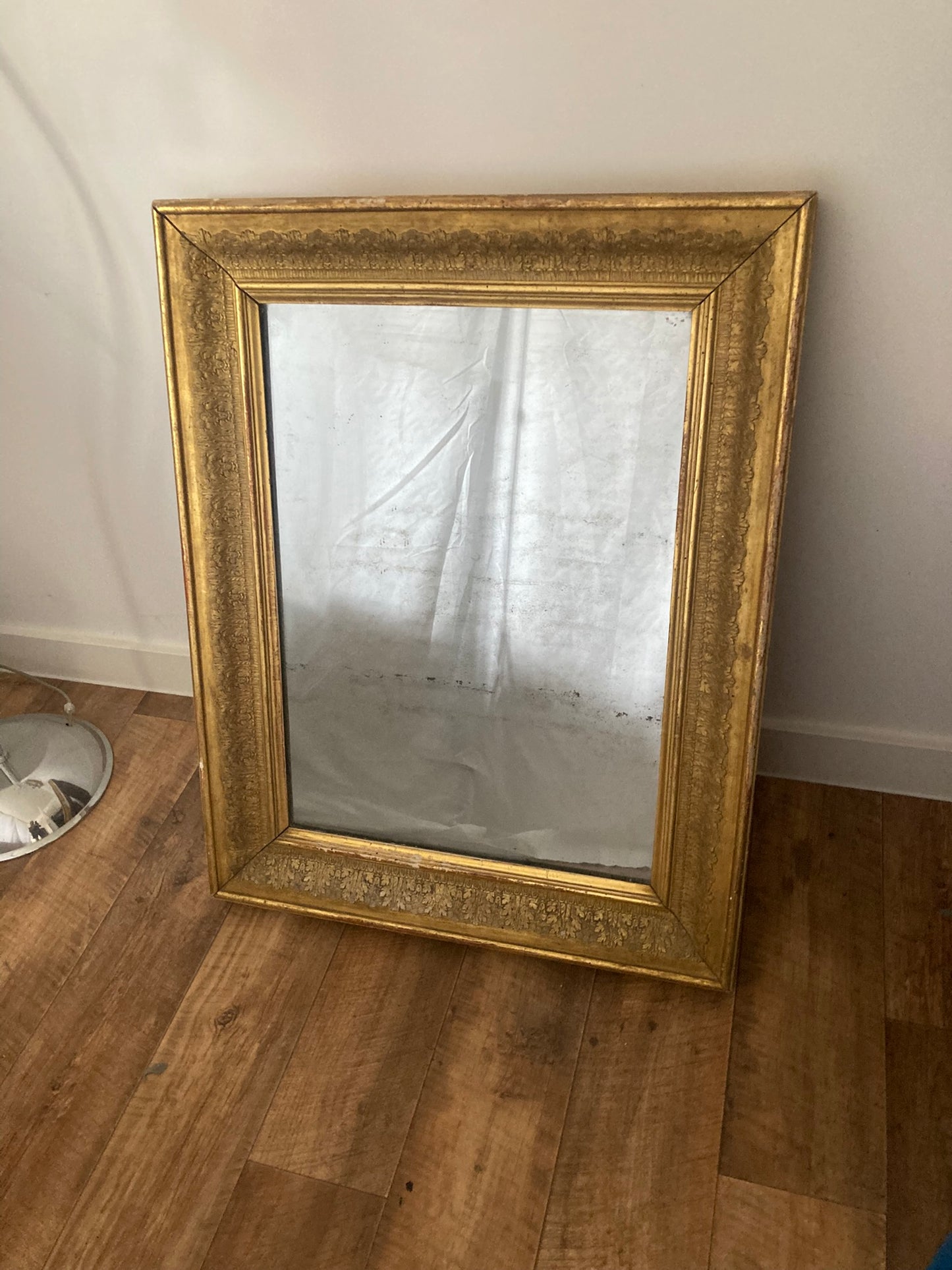 Victorian gilt wall mirror the frame decorated with moulded gold foliate patterns