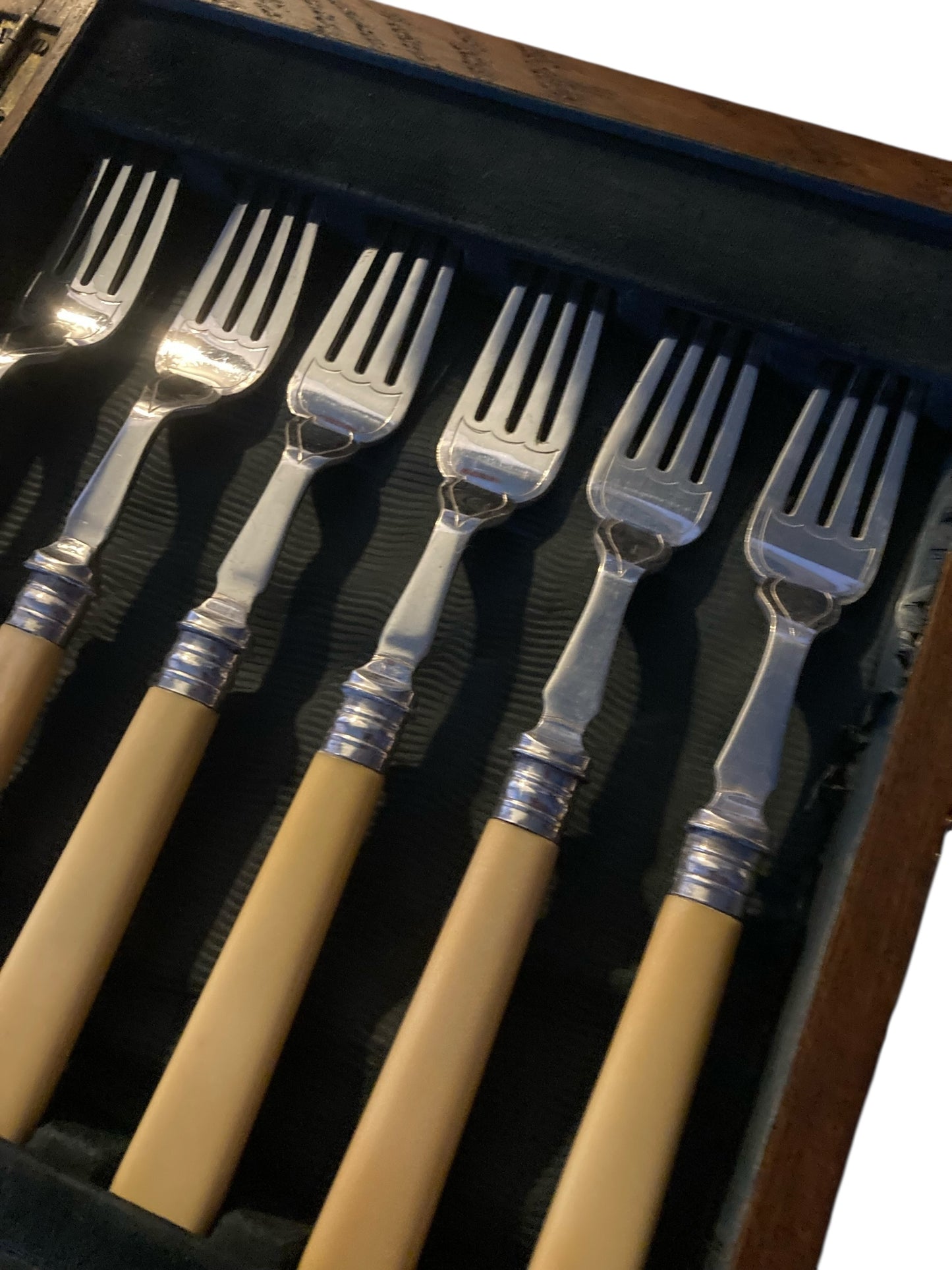 12 PIECE CASED SILVER PLATED FISH CUTLERY SET – DEAKIN & SONS