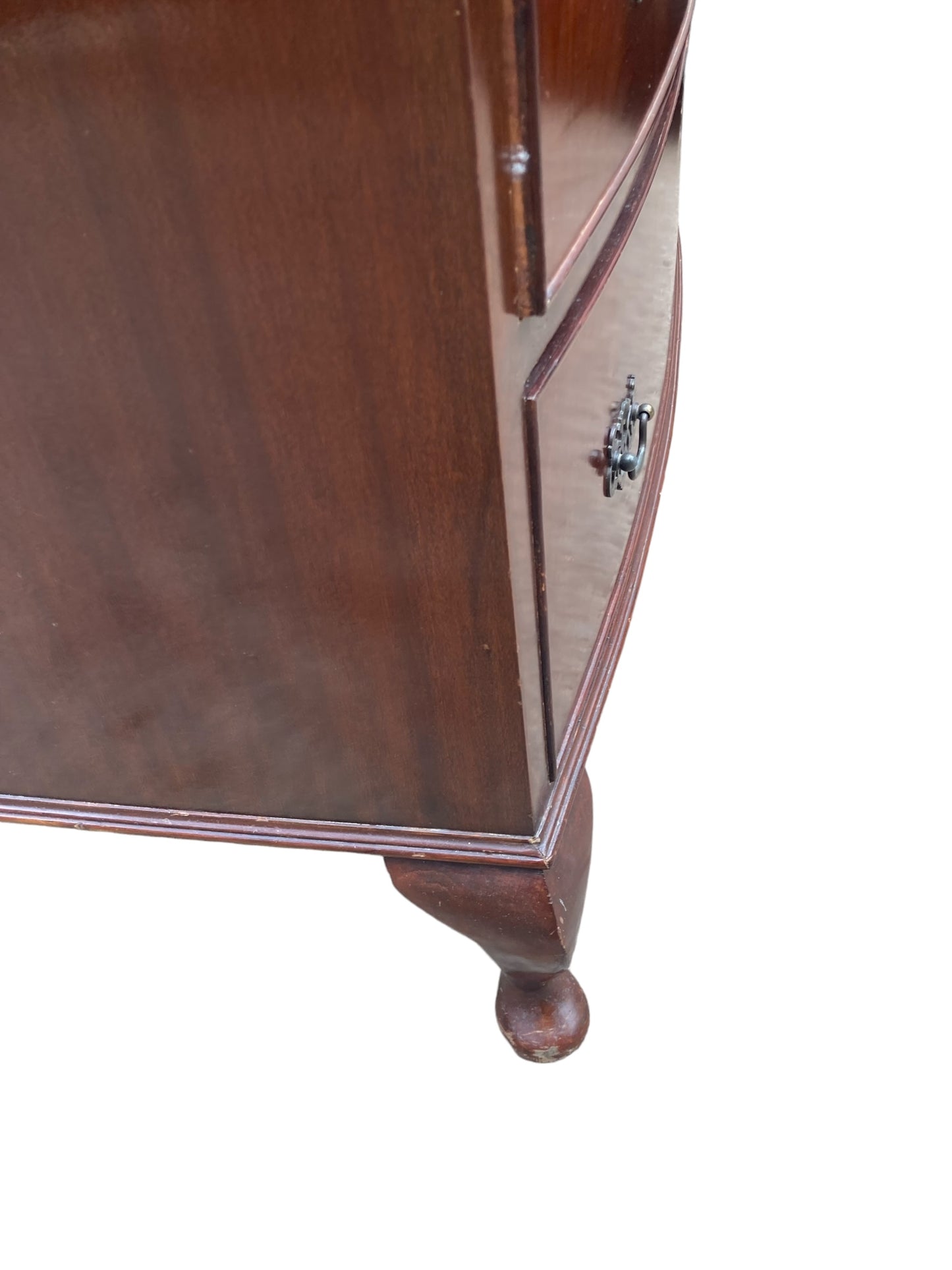 Bow fronted Mahogany Chest of 4 graduated drawers,