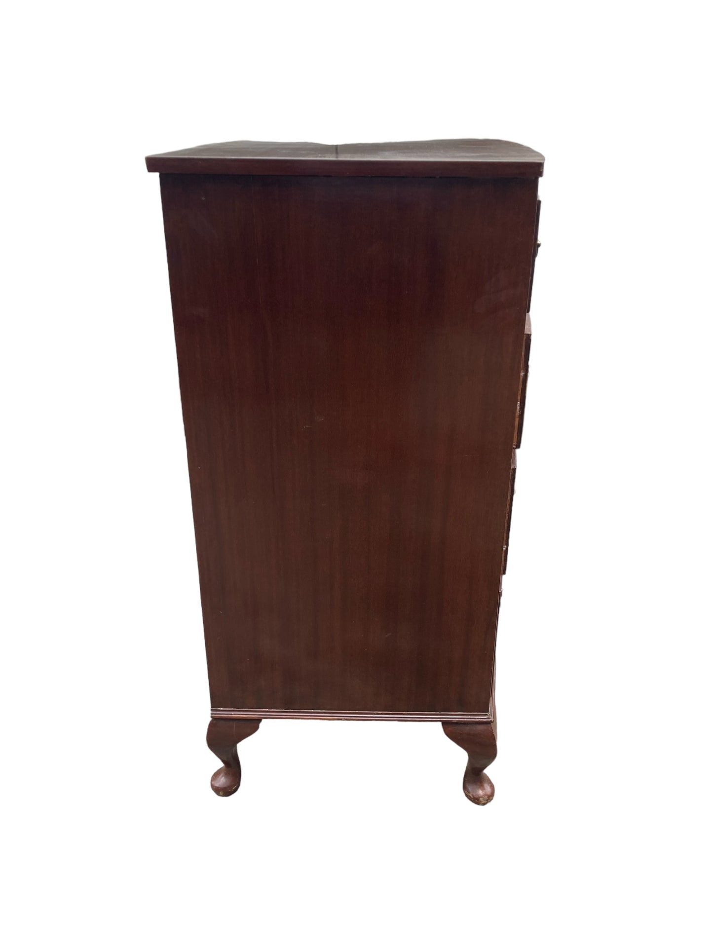 Bow fronted Mahogany Chest of 4 graduated drawers,