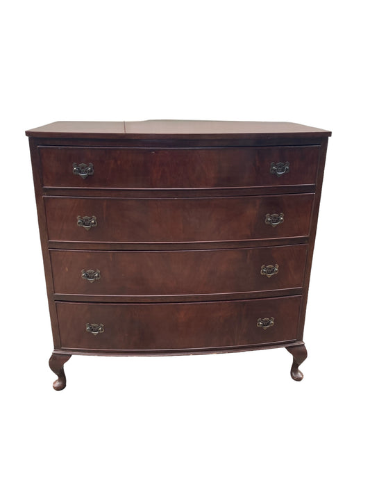 Bow fronted Mahogany Chest of 4 graduated drawers,