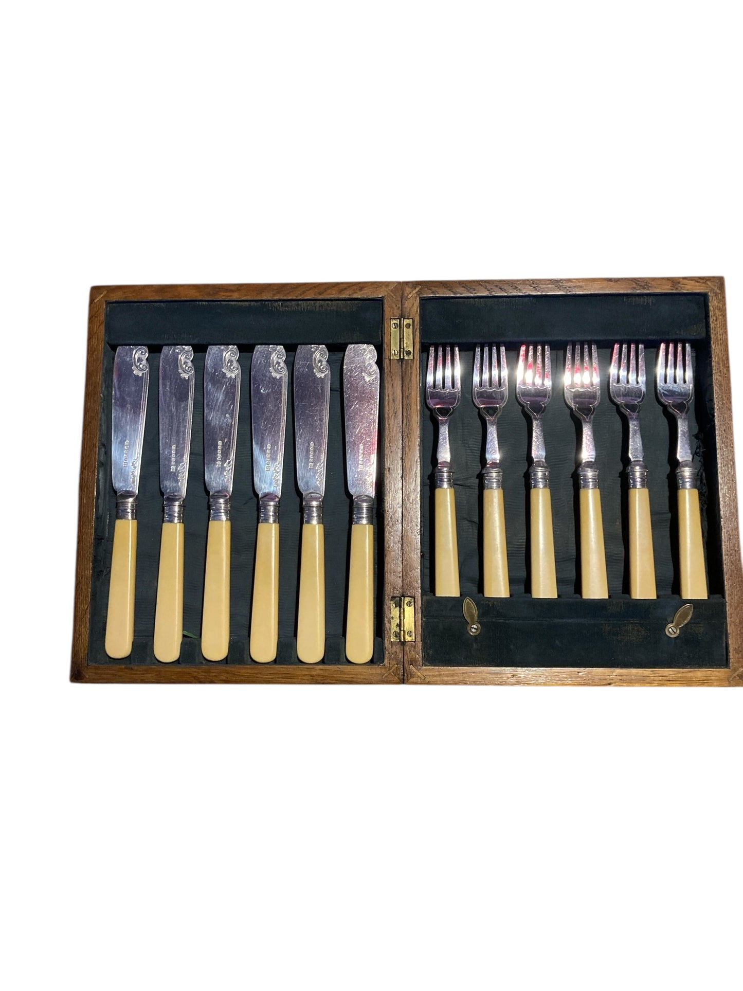 12 PIECE CASED SILVER PLATED FISH CUTLERY SET – DEAKIN & SONS