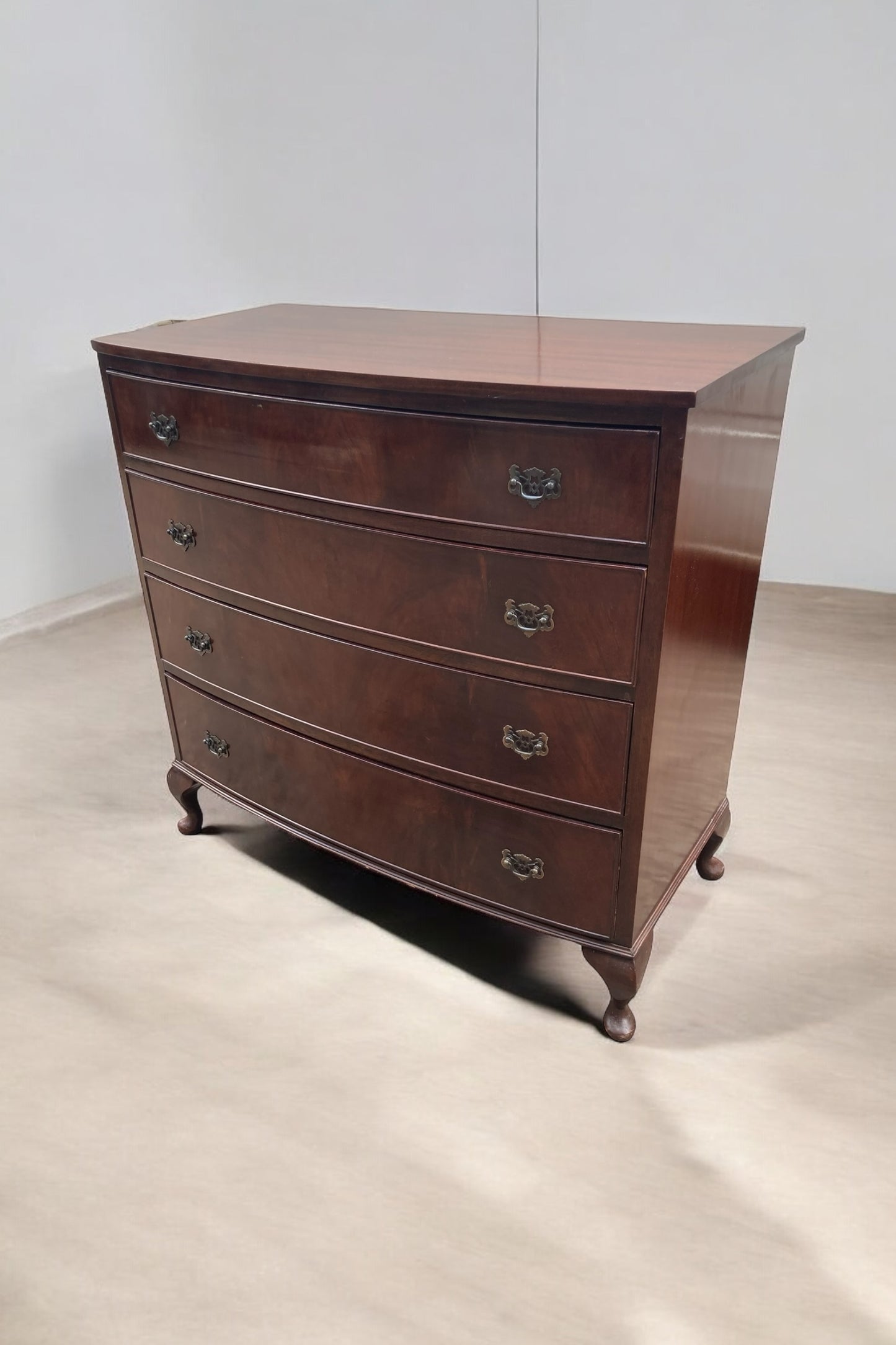 Bow fronted Mahogany Chest of 4 graduated drawers,